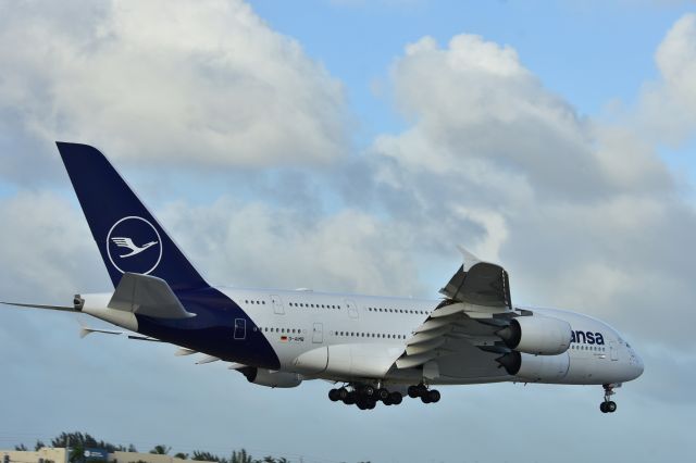 Airbus A380-800 (D-AIMB)