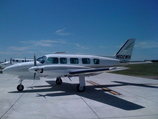 Piper Navajo (N102WH)