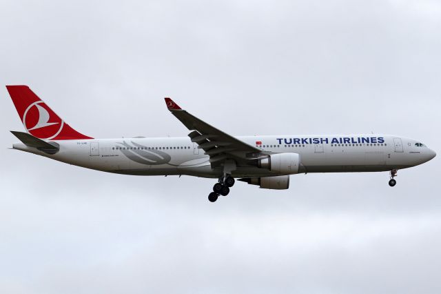 Airbus A330-300 (TC-LNE)