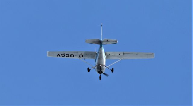 C-GCGV — - C-GCGV CESNA 152 CARGAIR LTEE survolant la ville de Lavaltrie QC. le 12-03-2023 à 15:28