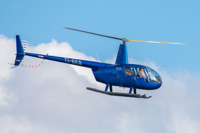 Robinson R-44 (TI-BES)