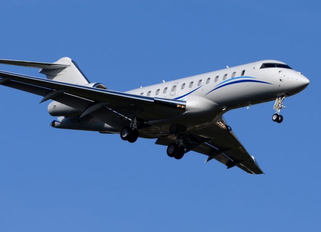 Bombardier Global Express (N989RJ)