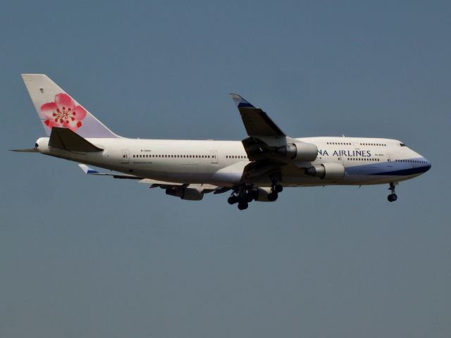 Boeing 747-400 (B-18251)