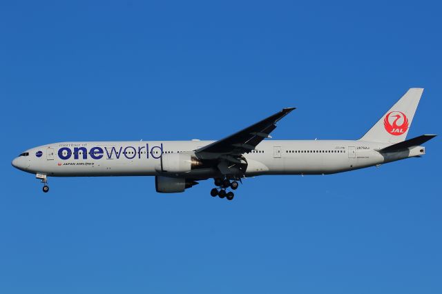 BOEING 777-300 (JA752J)