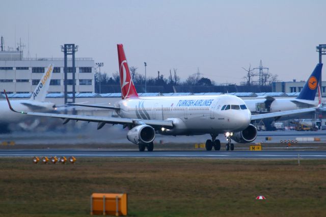 Airbus A321 (TC-JTM)
