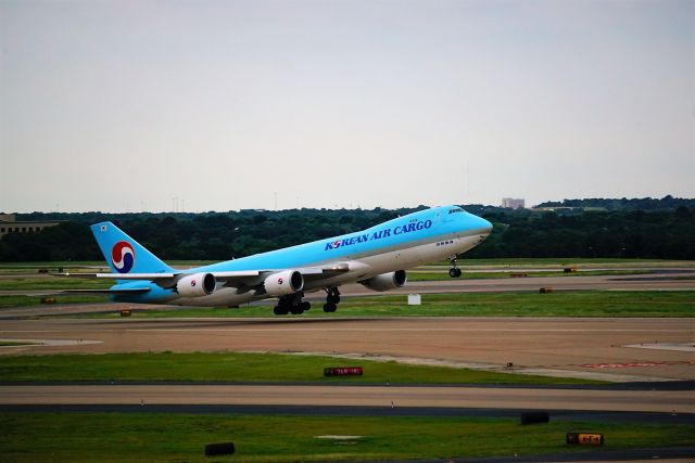 BOEING 747-8 (HL7609) - Off to LAX