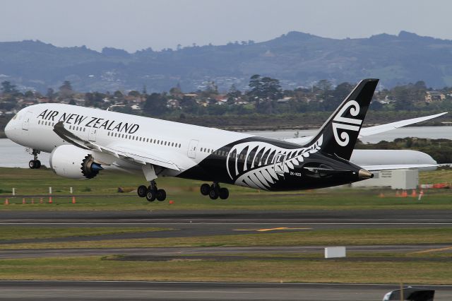 Boeing 787-9 Dreamliner (ZK-NZD)