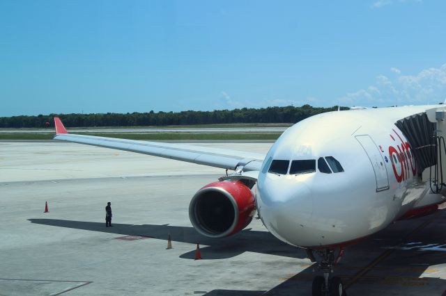 Airbus A330-200 (D-ALPF)