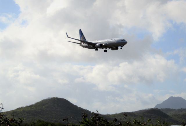 Boeing 737-800 (N14325)