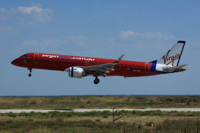 Embraer ERJ-190 (VH-ZPC)