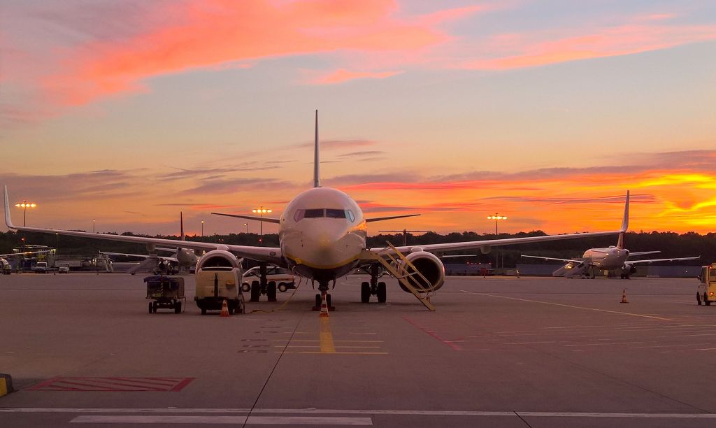 Boeing 737-800 (EI-ESV)