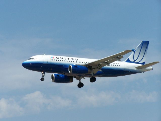 Airbus A319 (N817UA)