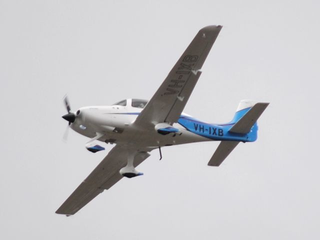 Cirrus SR-22 (VH-IXB)