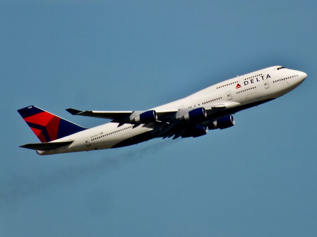 Boeing 747-400 (N665US)