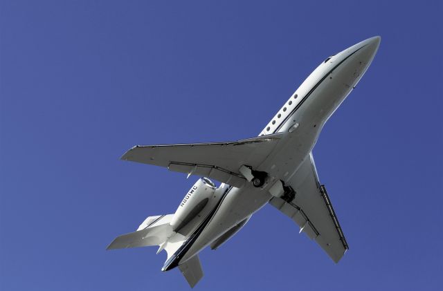 Dassault Falcon 2000 (N801WC)