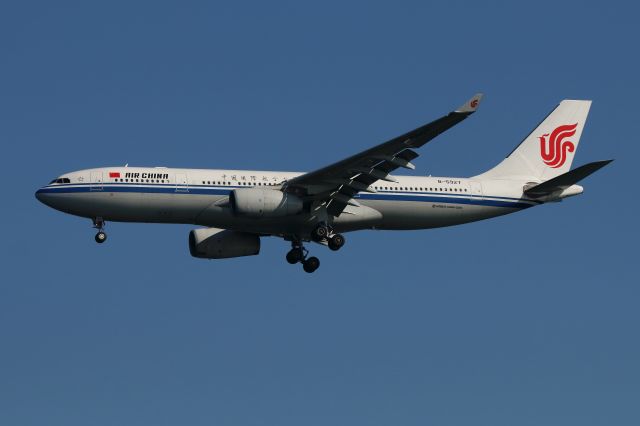 Airbus A330-200 (B-5927)