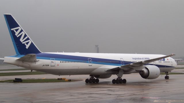 BOEING 777-300ER (JA733A)