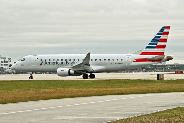 Embraer 175 (N267NN)
