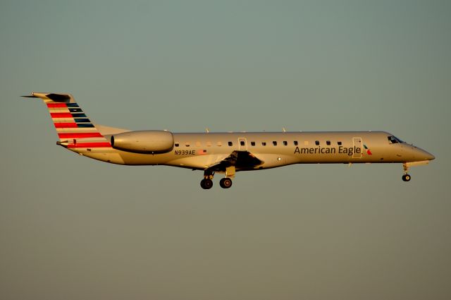 N939AE — - American Eagle N939AE arriving DFW late late afternoon 05/07/2013