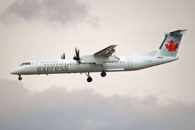 de Havilland Dash 8-400 (C-GGBF)