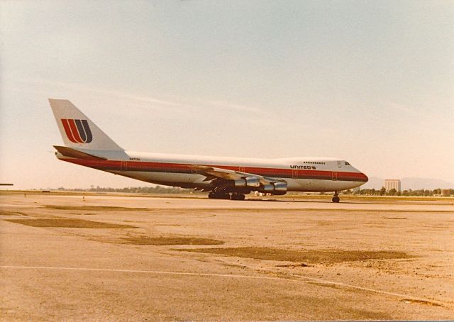 Boeing 747-200 (N4713U) - United B-747 ready to depart KLAX spring 1977