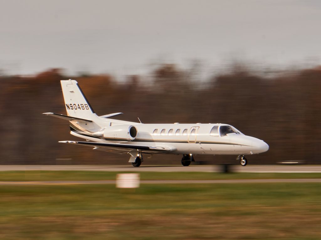 Cessna Citation II (N904BB) - Taking off on runway 8