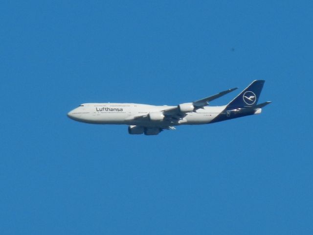 BOEING 747-8 (D-ABYA) - Lufthansa's New Livery Boeing 747-800 Approaching Dulles Int Airport Runway 1 Right