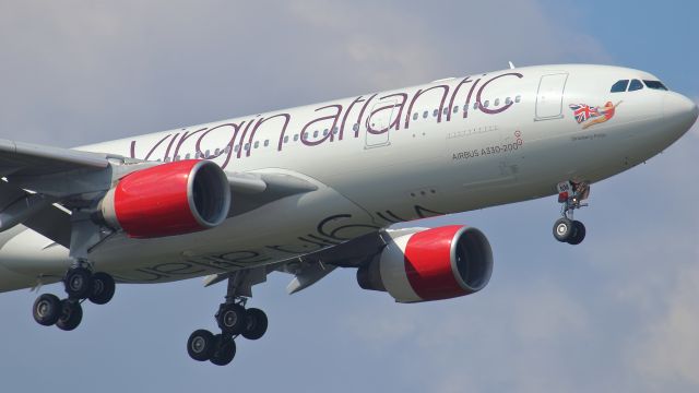 Airbus A330-200 (G-VLNM) - October 6, 2018 -- Virgin 109 is on approach to runway 8L.