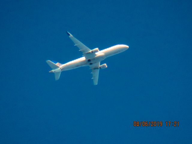 Embraer 175 (N724YX)