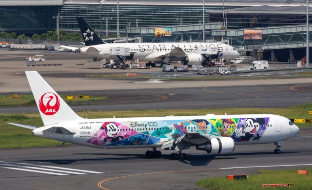 BOEING 767-300 (JA615J)