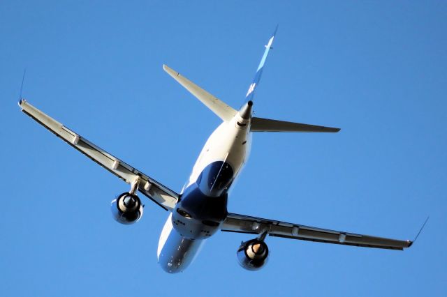 Embraer ERJ-190 (N179JB) - "Come Fly With Blue"