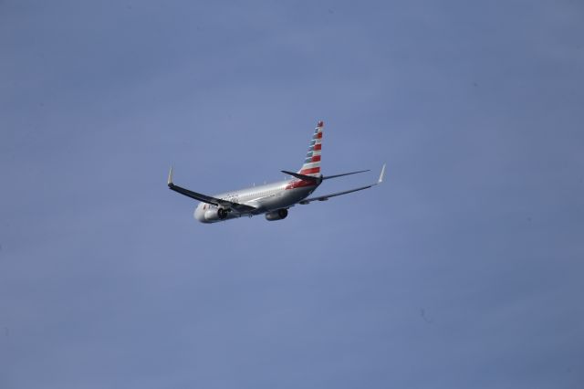Boeing 737-800 (N968NN)