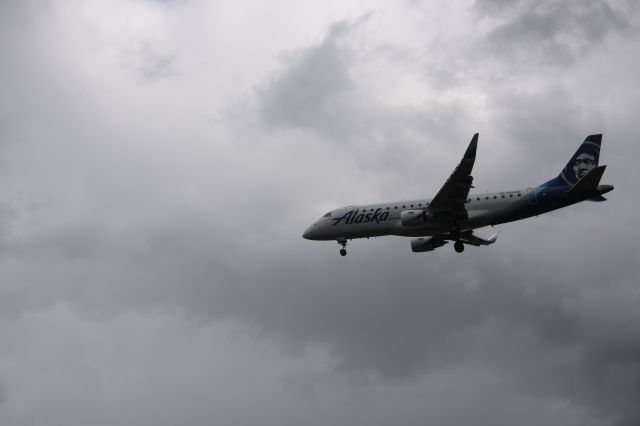 Embraer 175 (N626QX)