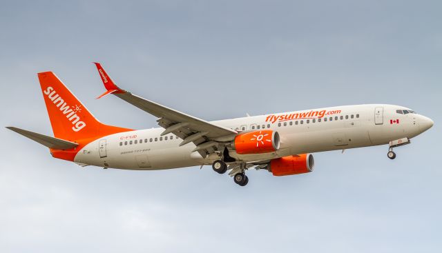 Boeing 737-800 (C-FYJD)