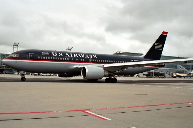 BOEING 767-200 (N655US) - Seen here on 5-May-02.  Reregistered N255AY 28-Oct-06.  Ferried to KGYR 16-Sep-14 for storage.