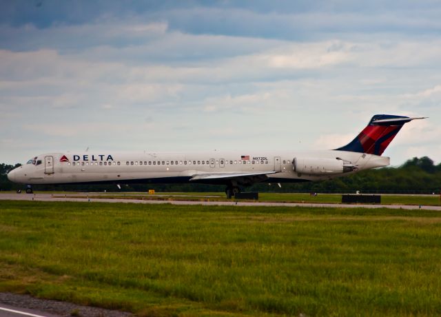 McDonnell Douglas MD-88 (N972DL)