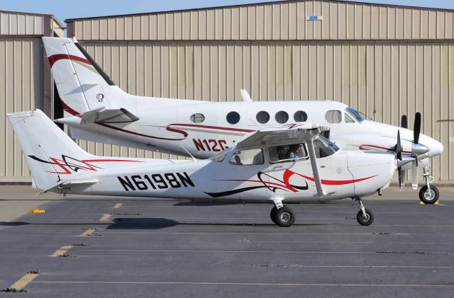 Cessna Skyhawk (N6198N)