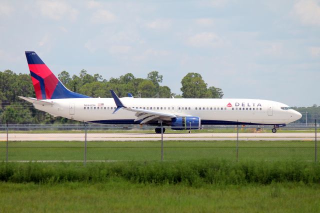 Boeing 737-900 (N846DN) - Delta Flight 2447 (N846DN) arrives at Southwest Florida International Airport following flight from Minneapolis/St Paul International Airport