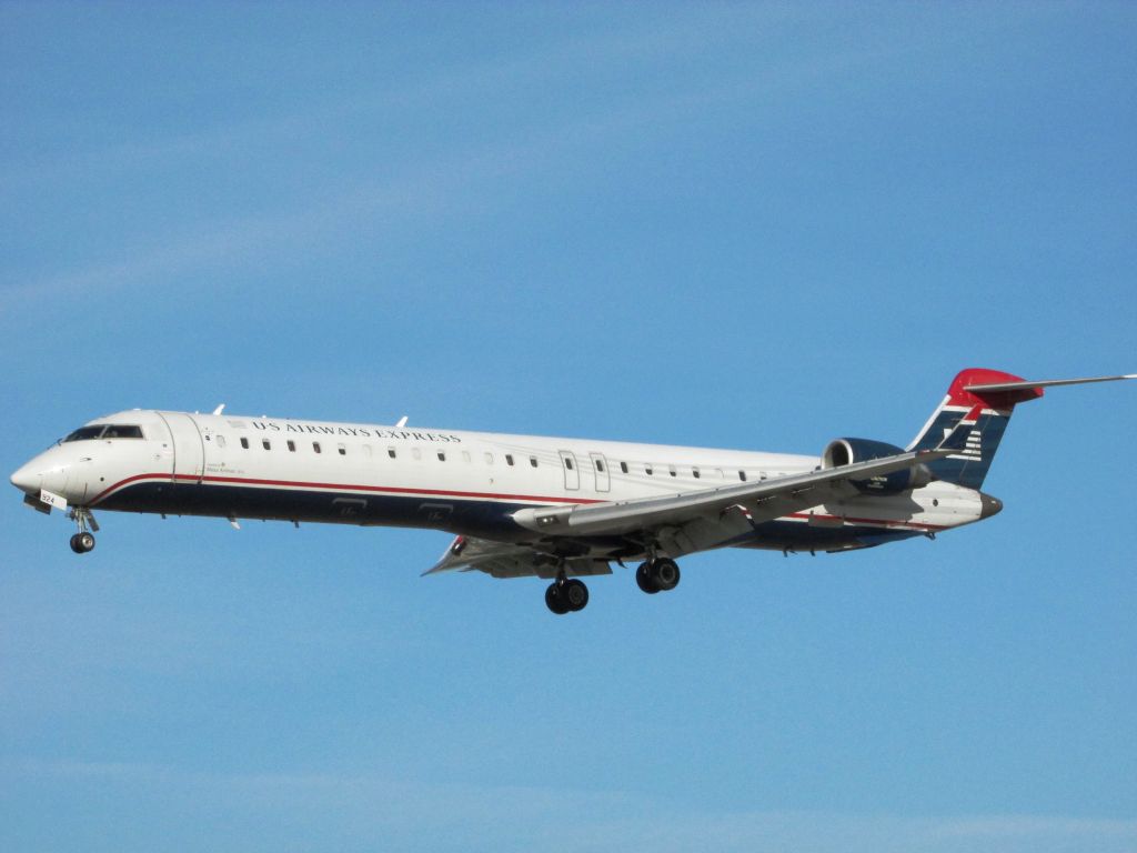 Canadair Regional Jet CRJ-900 (N924FJ) - Landing RWY 30