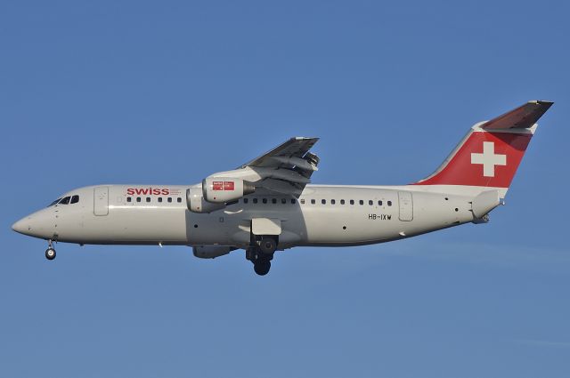 HB-IXW — - At Brussels - 2005-01-16.