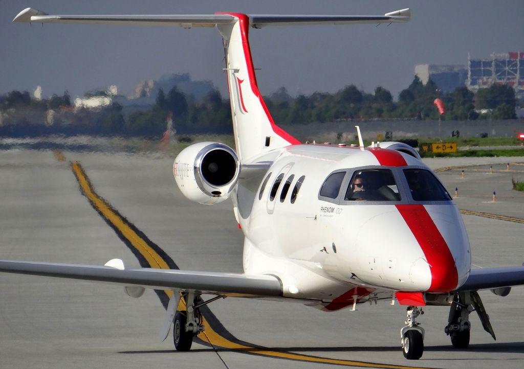 Embraer Phenom 100 (N585JS)