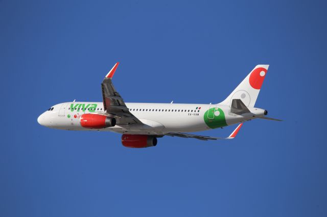 Airbus A320 (XA-VAW)