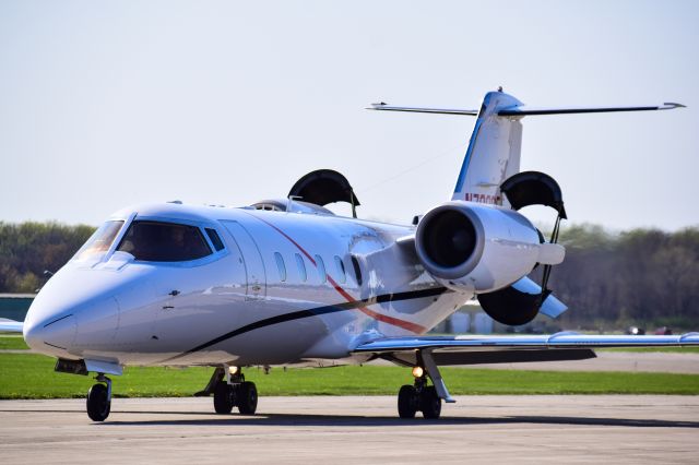 Learjet 60 (N708CF)