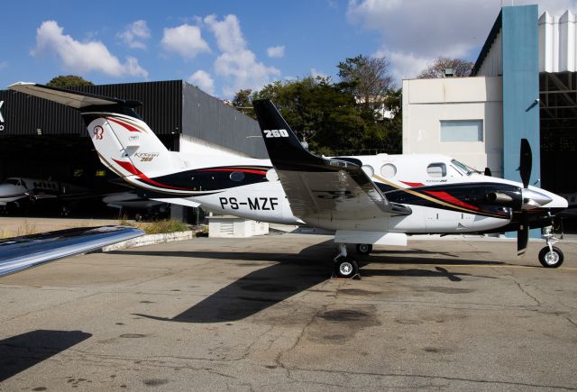 Beechcraft Super King Air 200 (PS-MZF)