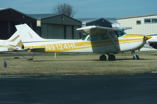 Cessna Skyhawk (N9124H)