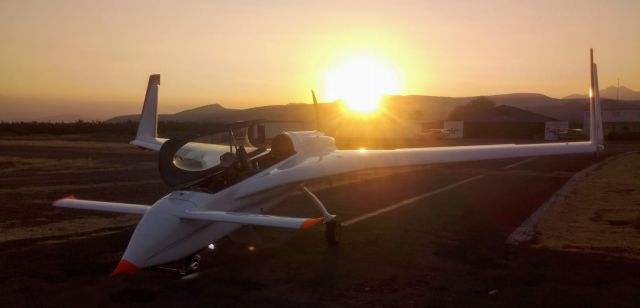 RUTAN Long-EZ (CC-ASX)