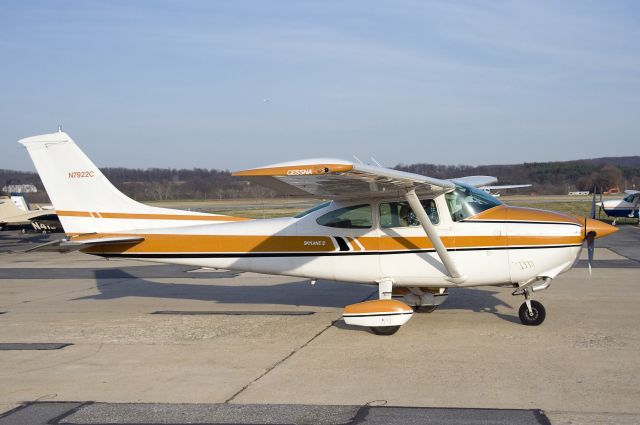 Cessna Skylane (N7922C) - Seen at KFDK on 3/20/2011.