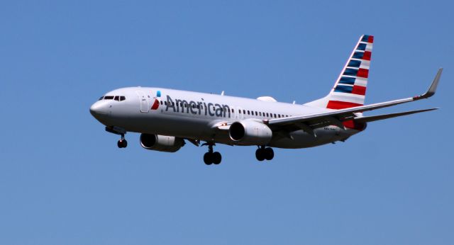 Boeing 737-800 (N843NN) - On final is this 2010 American Airlines Boeing 737-823 in the Spring of 2021.