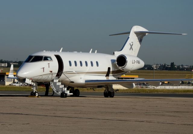 Bombardier Challenger 300 (LX-PMA)