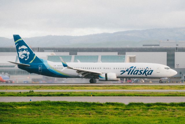 Boeing 737-900 (N317AS)